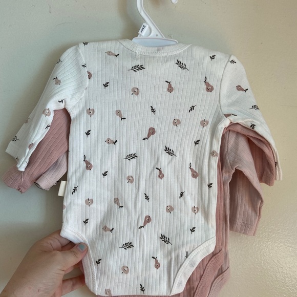 Rabbit Bear organic Cotton By Emily & Oliver Onesies SZ 0-3 MONTHS - Picture 9 of 9